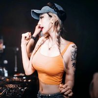 李荣浩-模特「T台DJ-穿华丽的服装为原始的渴望站着」