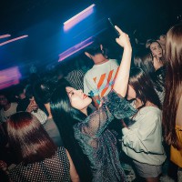 深港DJ俱樂部：音樂文化融合，熱情洋溢！